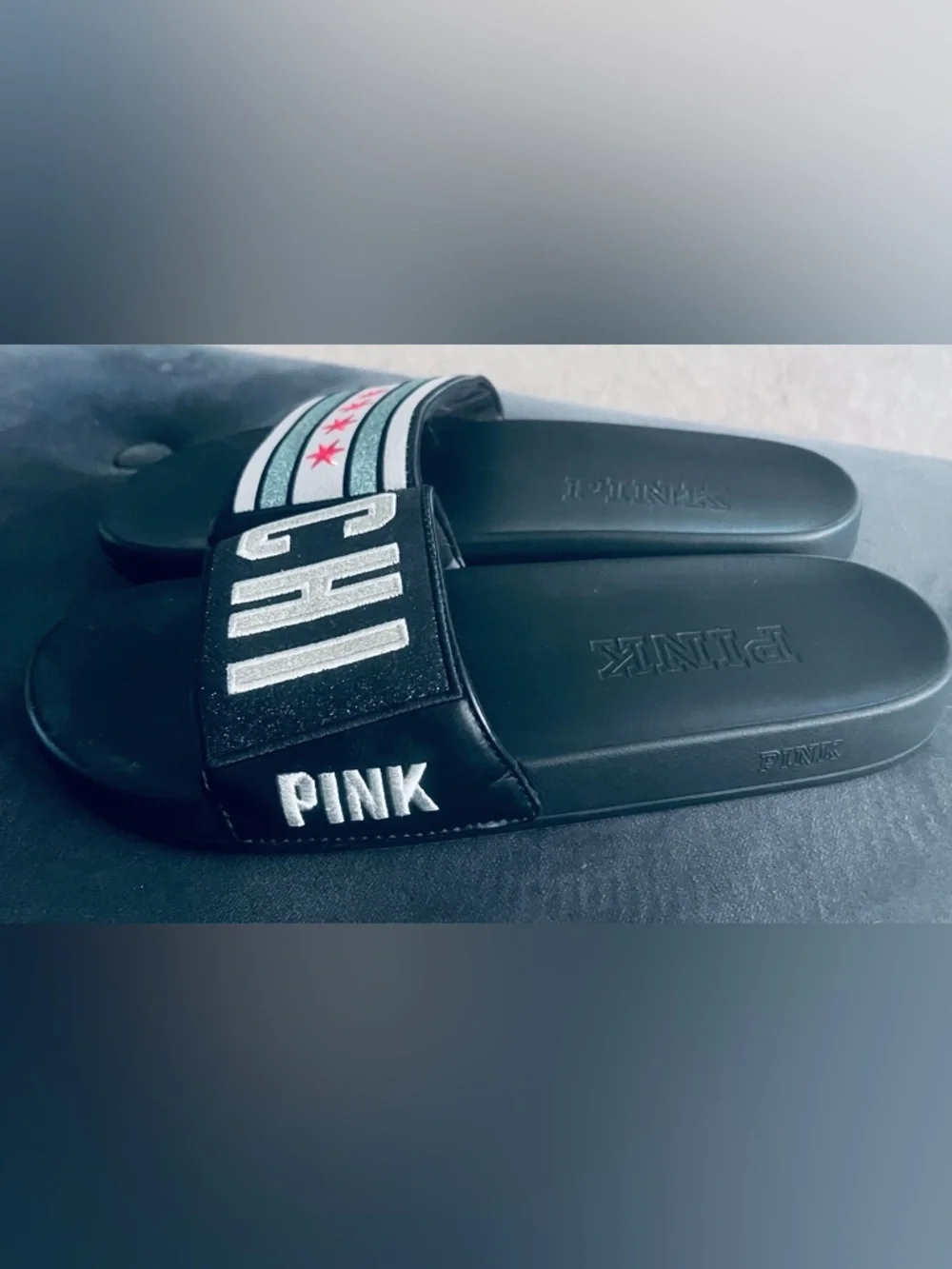 Victoria’s Secret PINK Chicago Slides/logo/ size 10/NWOT